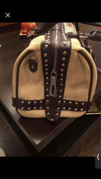 Geantă PRADA, de calitate superioara, stil si rafinament.