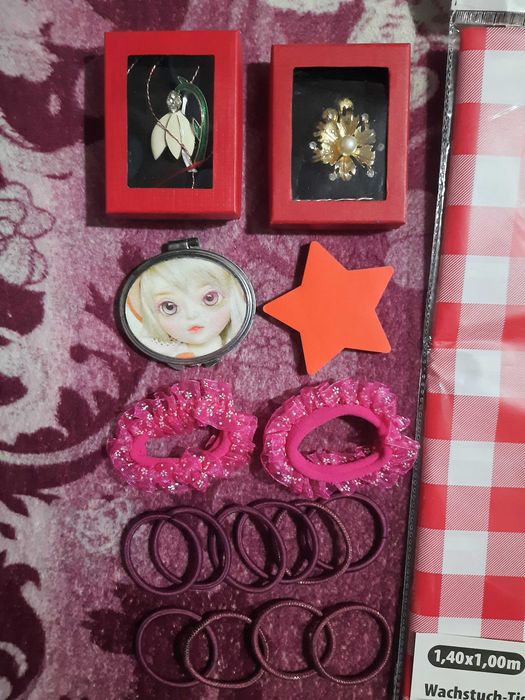 Lot fata de masa prosop martisoare pufuri oglinda transport gratuit