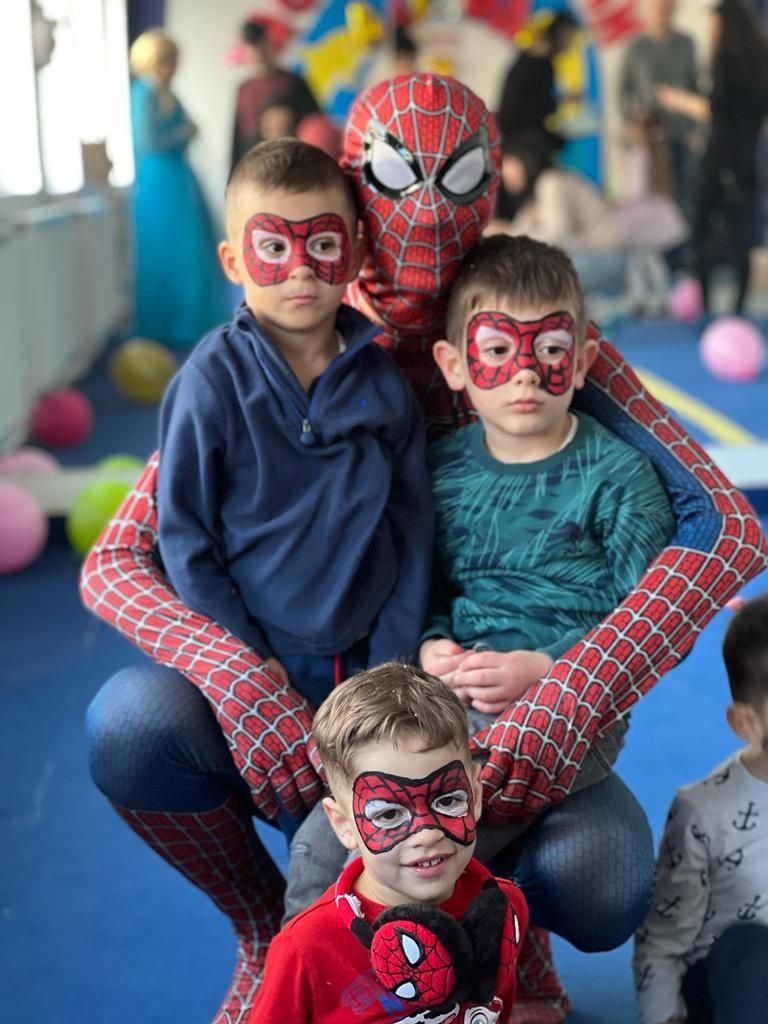 Animatori petreceri copii - Mascote-Personaje - spiderman elsa mickey