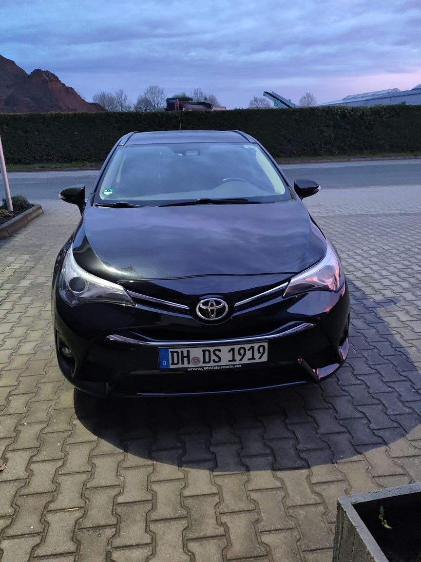 Vând mașină Toyota Avensis 2016