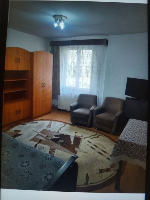 Închiriez garsoniera confort 1