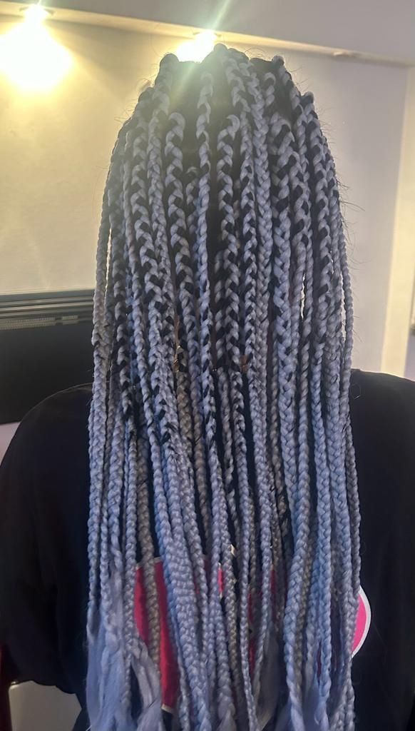 Realizez Box braids super preț