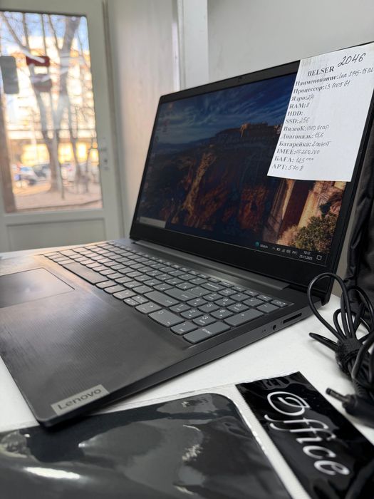 Почти новый ноутбук Lenovo! Готов служить долго без проблем!Core i3/10