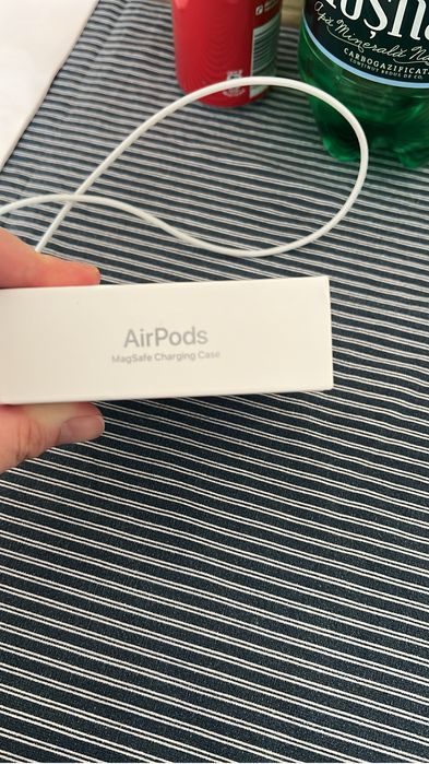 Airpods 3 cu carcasă de încărcare MagSafe