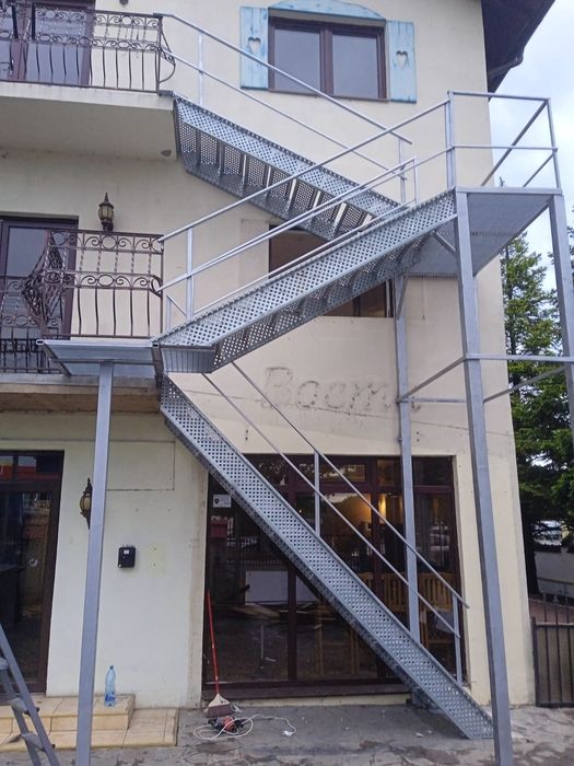 Facem scări zincate la comanda