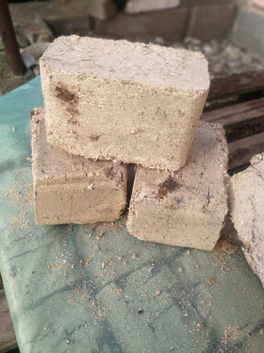 Vând brichete rumeguș Lacu Sărat