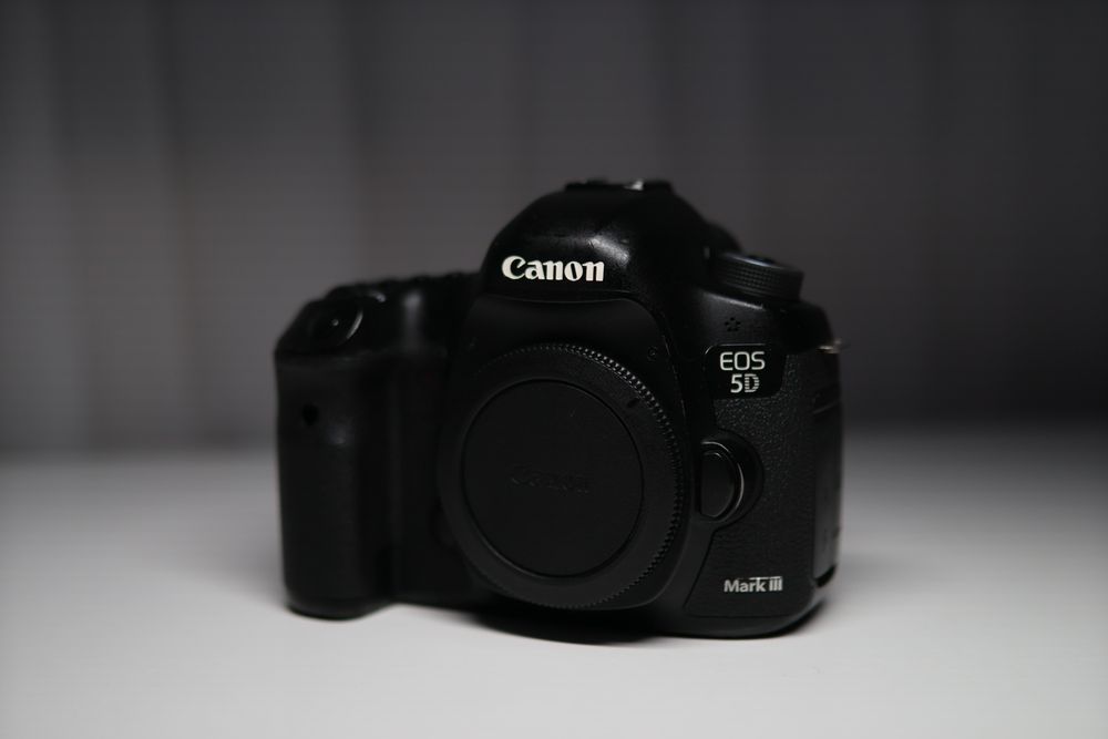 DSLR profesional full frame Canon 5d mark iii
