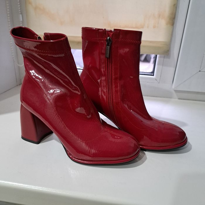 Продам новые ботинки