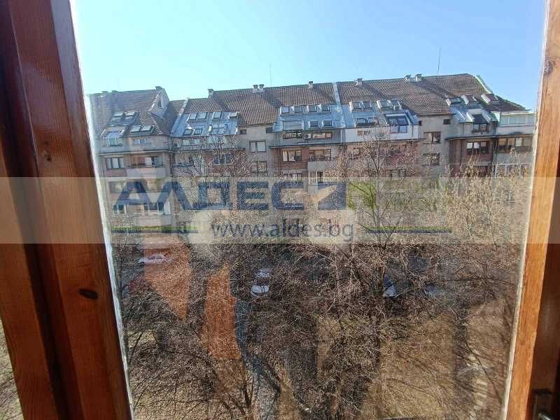Частично обзаведен ап. с три спални в Гео Милев!