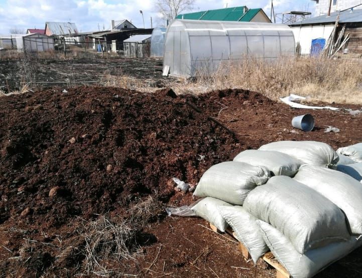 Чернозем, перегной, опилки в мешках,  доставка