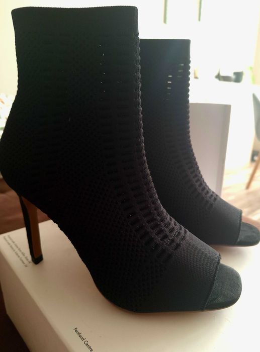 Eлегантни отворени обувки  на висок ток - KAREN MILLAN (39 номер)