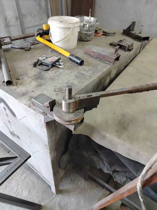 Ruchnoy samadelniy truba va profilgiblar sotiladi