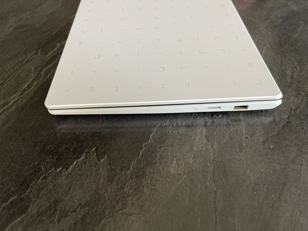 Лаптоп ASUS E410M, 14