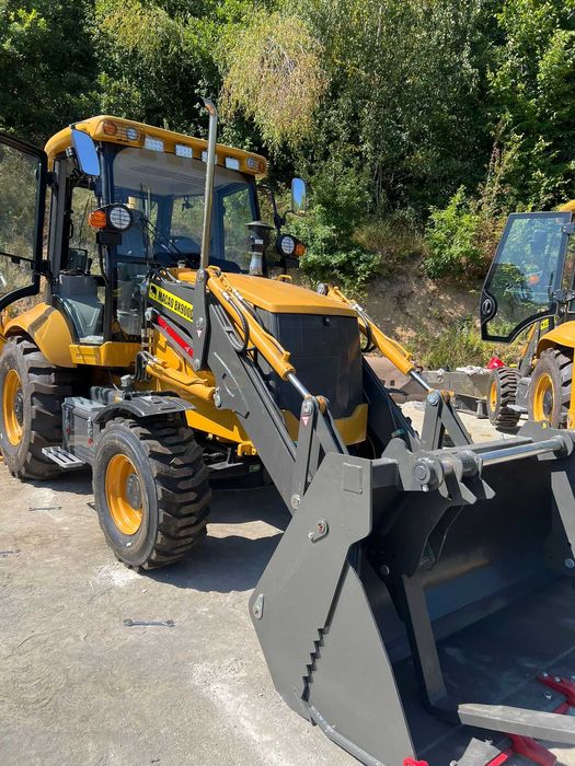 Buldoexcavator 9tone 4x4 cu brat telescopic