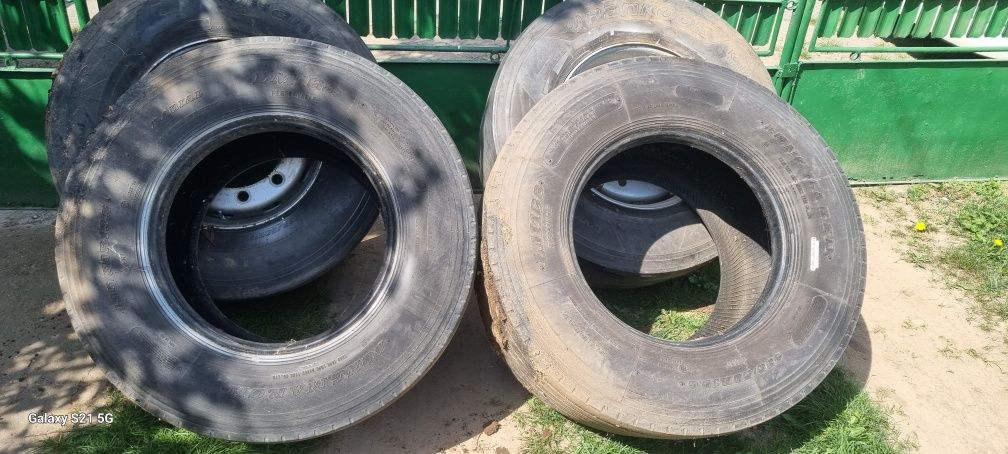 Vand 2 anvelope semiremorca mega 435/50 R19.5