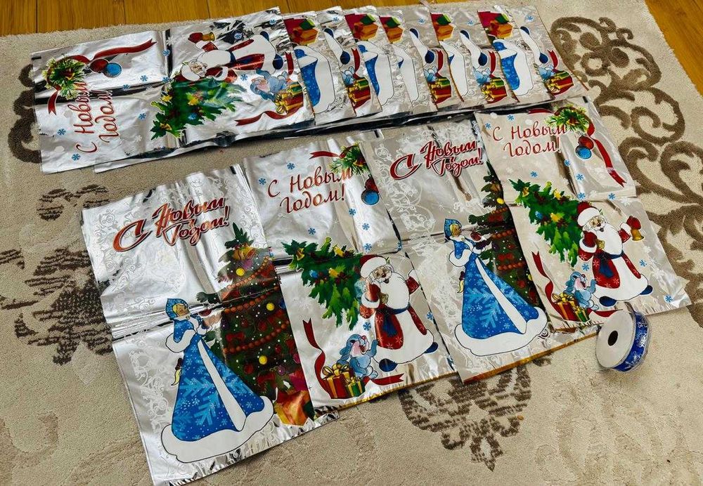 Новогодние подарочные фольгированные пакеты со с цветными рисунками НГ