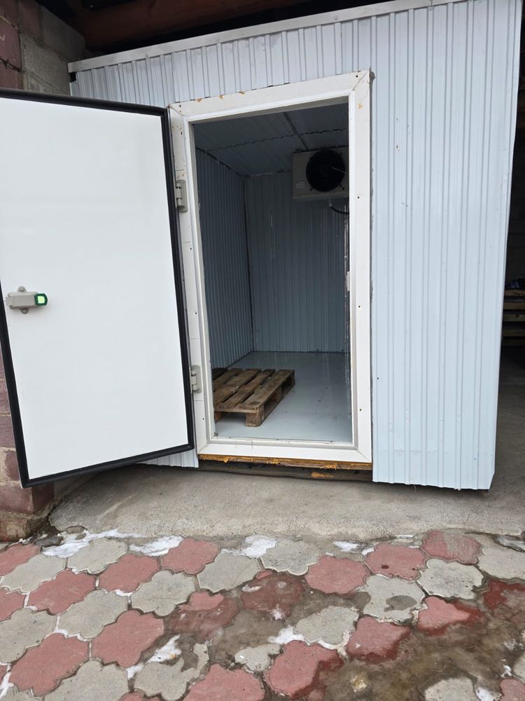 Продаю холодильную камеру