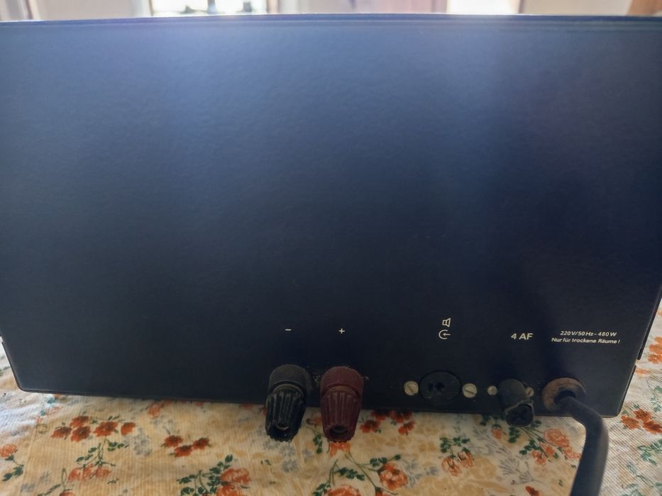 Захранващ блок 13.8 волта 20А NORIS