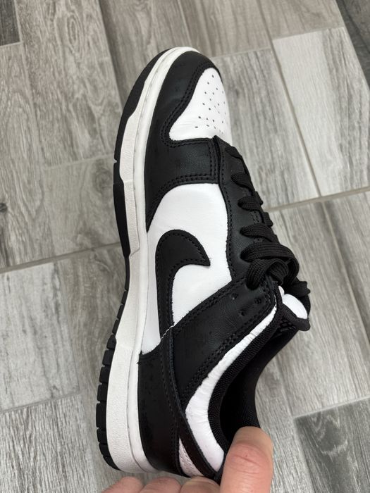 Vând adidasi nike dunk panda !