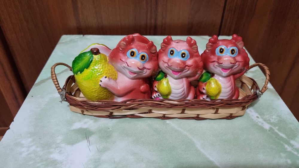 Столовый набор, солонка, перечница, салфетница