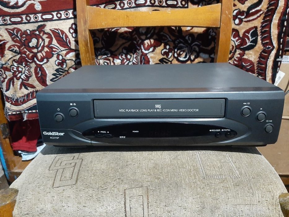 Vând videorecorder goldstar în stare bună