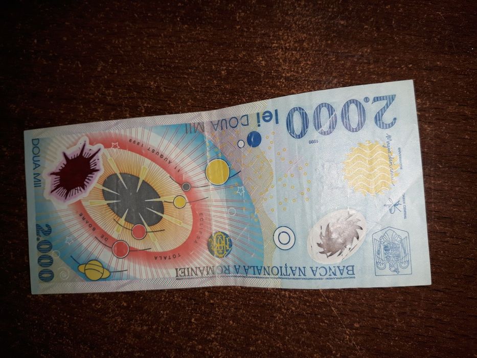 Bancnota aniversara eclipsă de lună