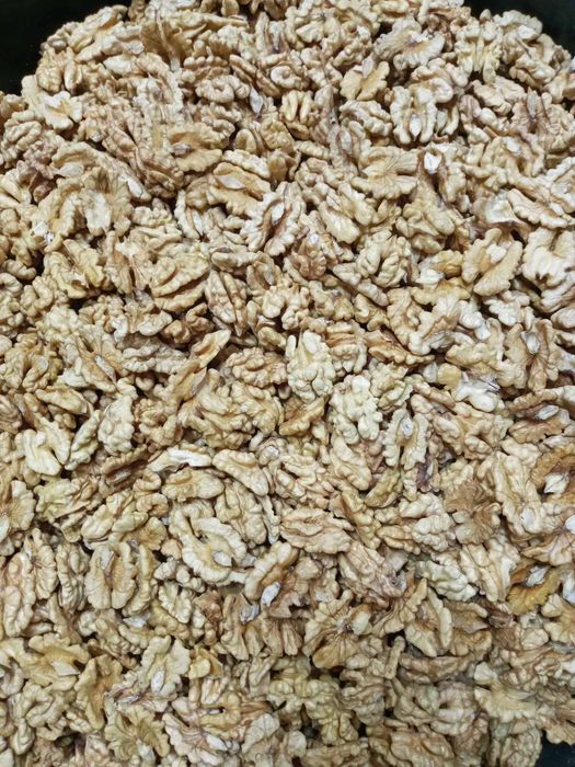 MIEZ DE NUCĂ jumătăți cal 1