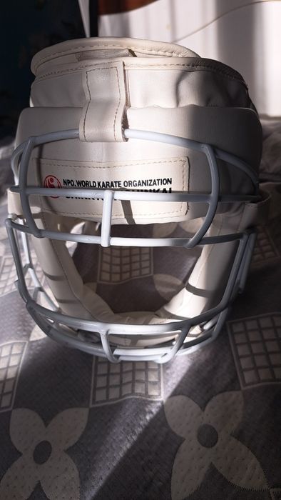 Продам шлем для занятий карате