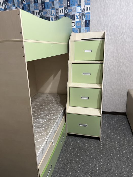 Продаю двухярустную кровать