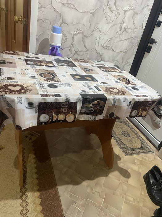 Продам кухонный стол недорого