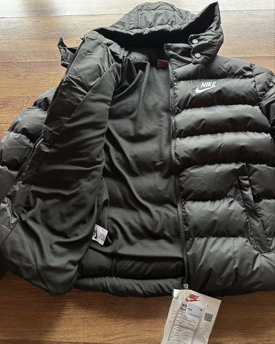 Мъжко,черно,зимно яке на Nike с бродирано лого и сваляща се качулка