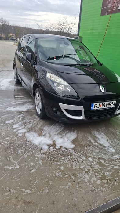 Vând reno scenic an 2010