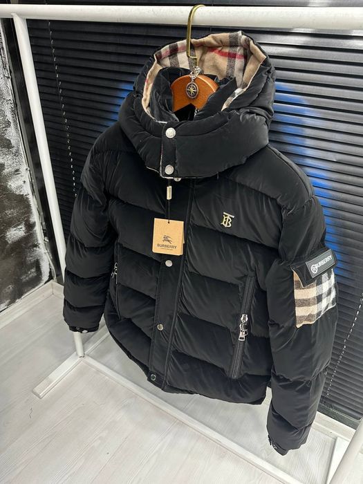 Geaca barbati Burberry
Calitate Premium 
 L 

650 lei