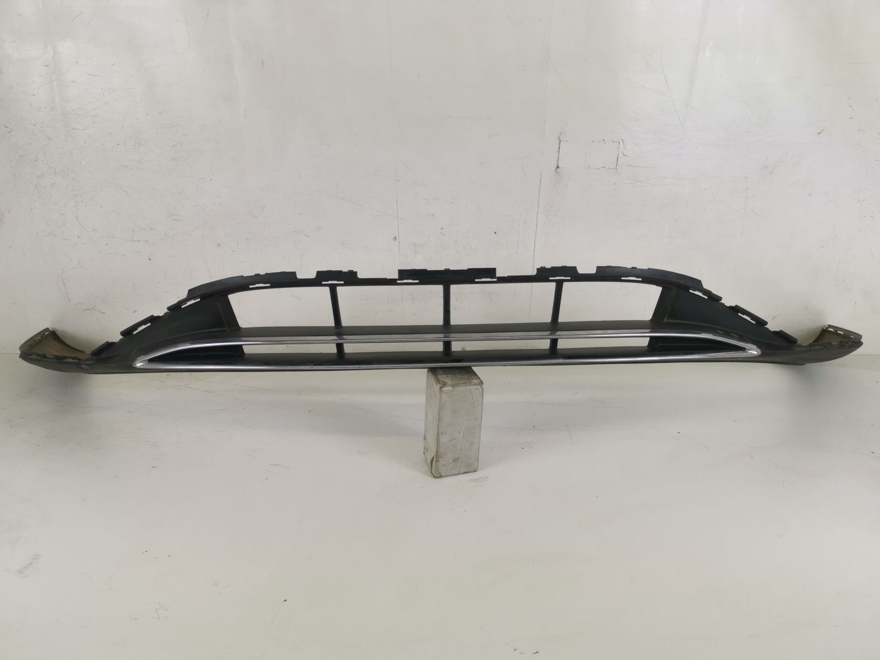 Grila Inferioara Bara Fata Mercedes Benz EQE V295 2022-2025 Original I