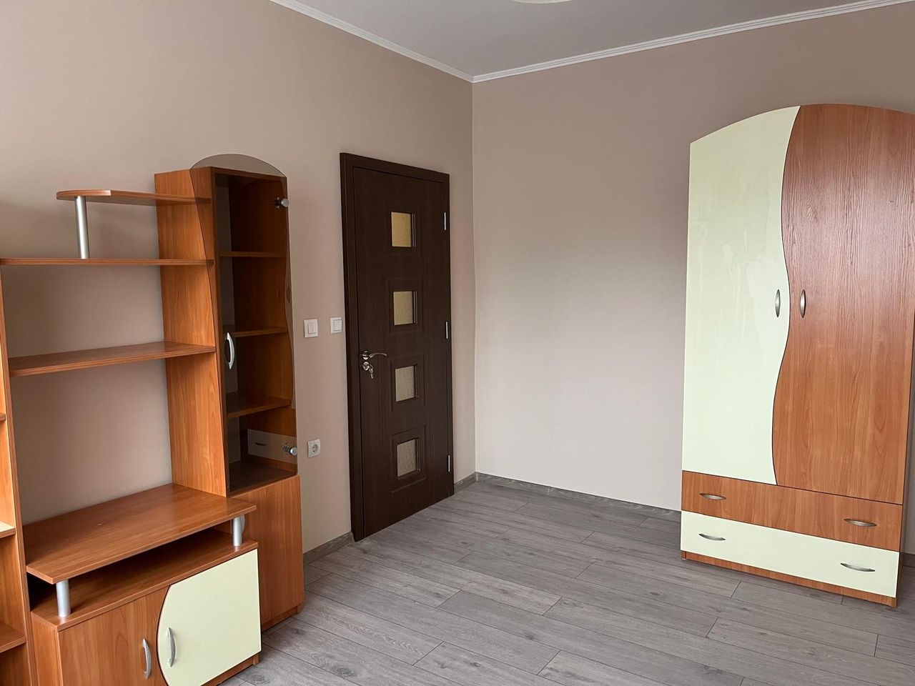Дава се под наем Двустаен апартамент в Варна, Автогара - 45 кв.м за 350 € - Снимка #2