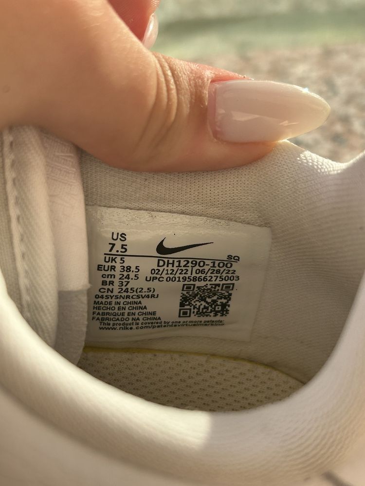 Nike обувки чисто нови!