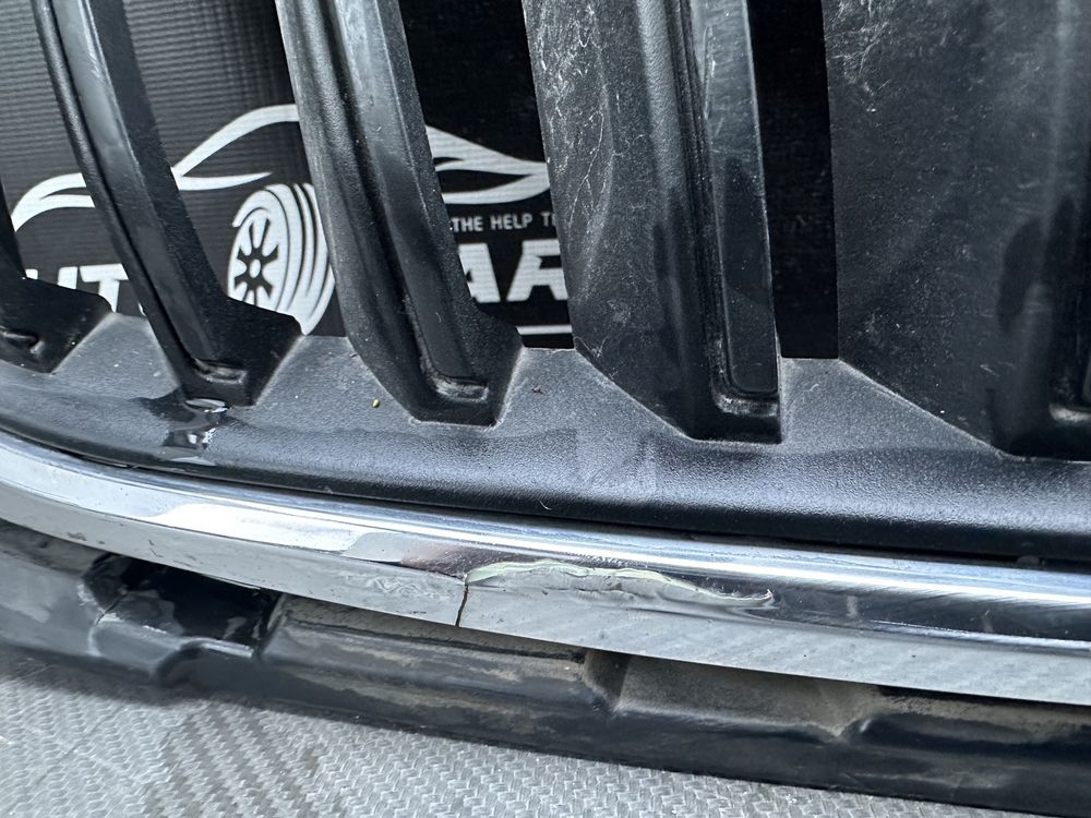 Grila centrala bara fata Skoda Octavia 3 Nonfacelift 2014/2015/2016