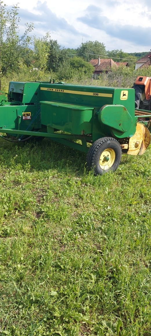 Presa john deere 336