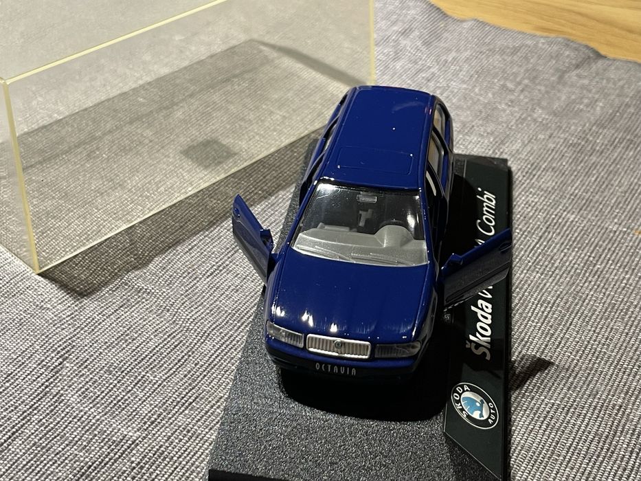 1:43 Skoda Octavia combi Октавия комби - Kaden - метален модел