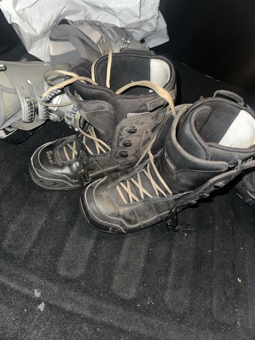 Продам сноудборд с батинками размер 41-42 в городе Алматы