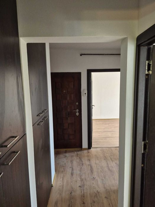 Apartament - decomandat, 2 camere, Etaj 3/4, Micro 17, Galați