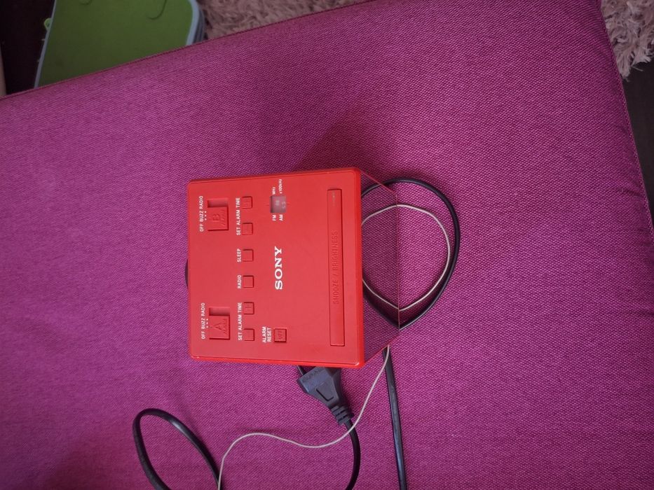 Radio sony culoare rosu