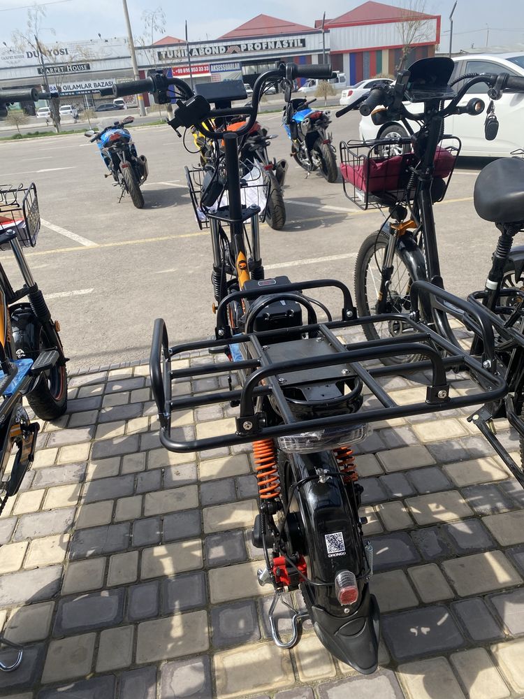 Prava kerak emas skuter monster