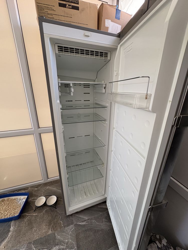Стоящий морозильник Midea