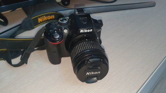 Vând aparat foto Nikon D5300