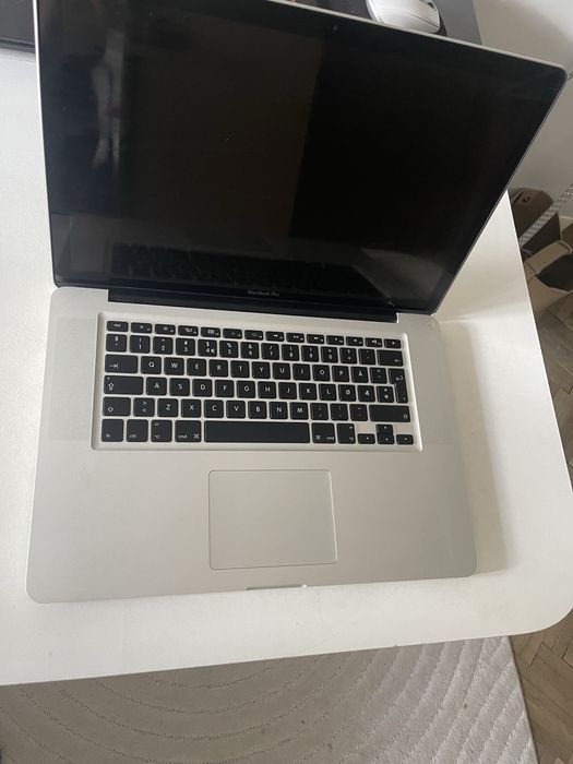 macbook pro 15 inch i7 baterie buna 750gb a1286