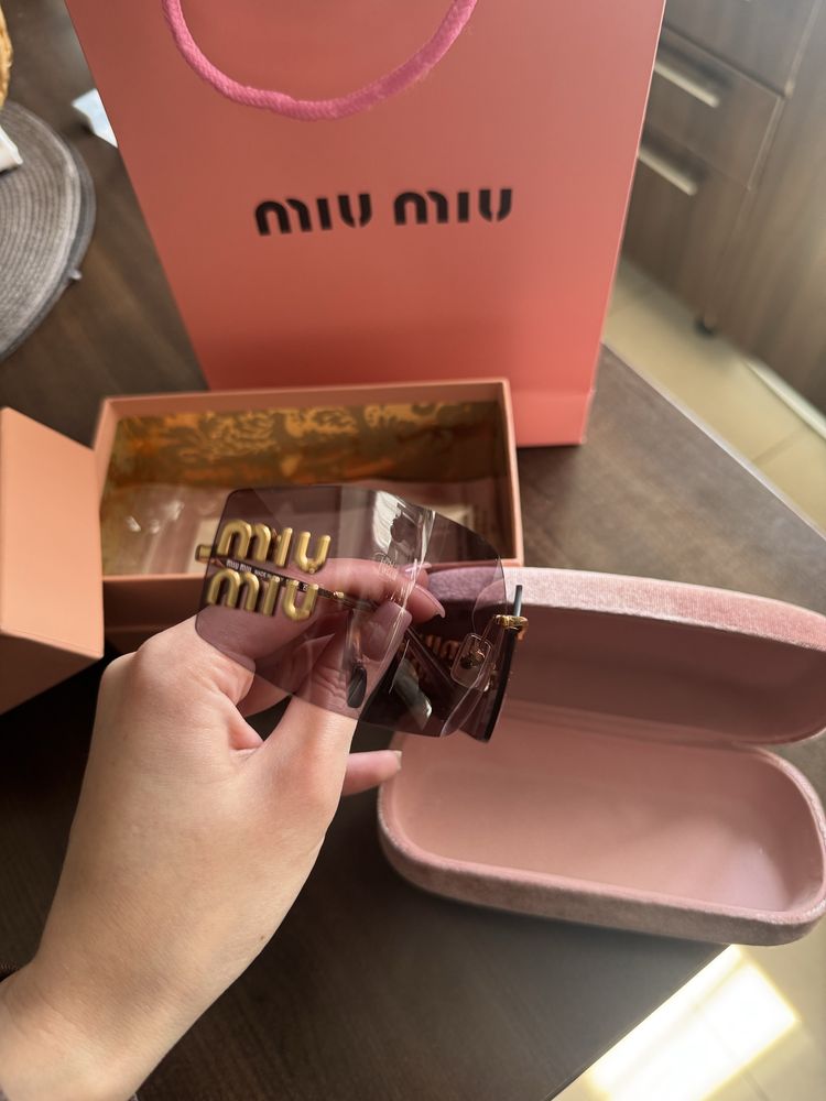 Miu miu очила чисто нови