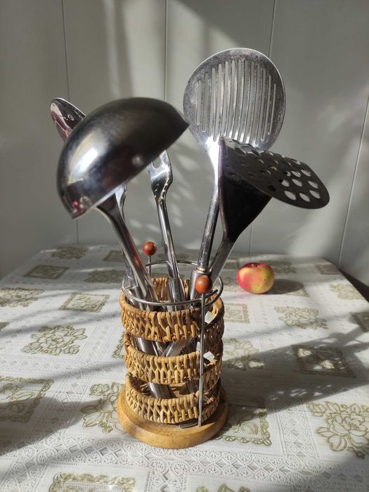 Продам набор столовых приборов