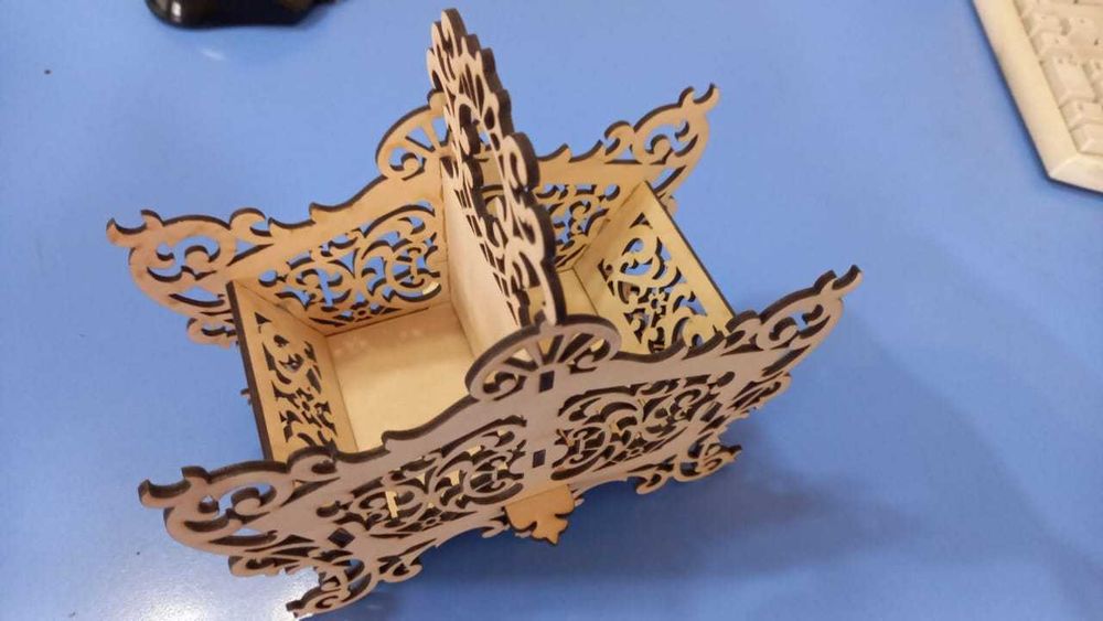 Конфетница из фанеры сувенирная.