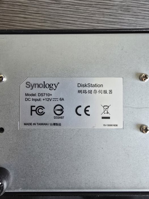 Synology DS710+ NAS мрежов сторидж за ремонт или части.